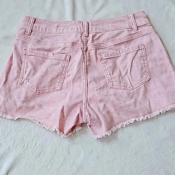 HIGH RISE SHORTS - Picture 2 of 6